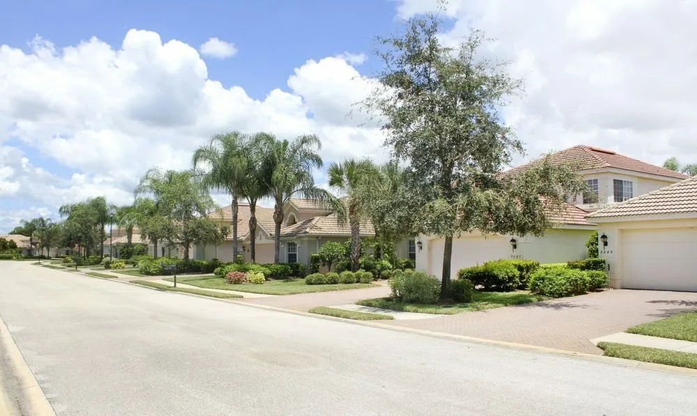 Local garden landscaping experts serving Fort Myers, FL - Estate Landscaping & Lawn Management