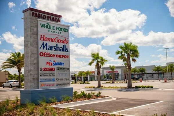 Estate Landscaping & Lawn Management Logo