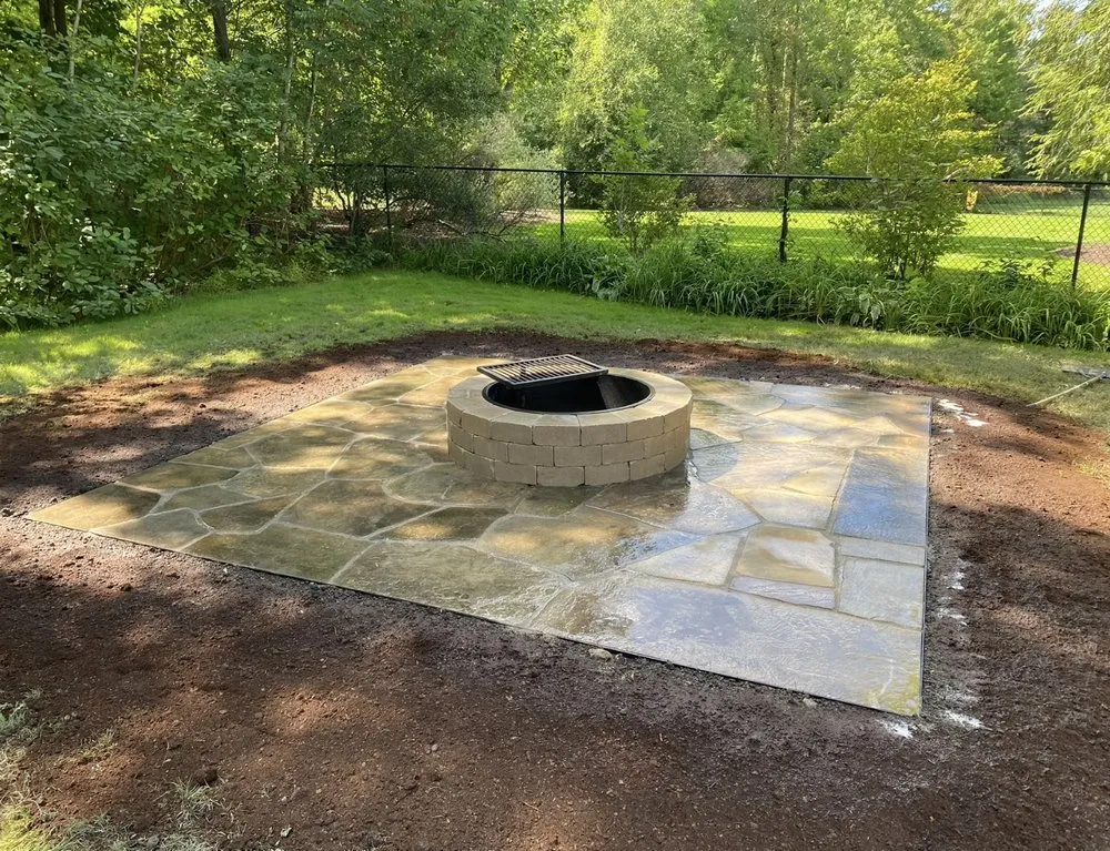 Custom lawn care service in Newbury Township, OH - Estates Landscaping