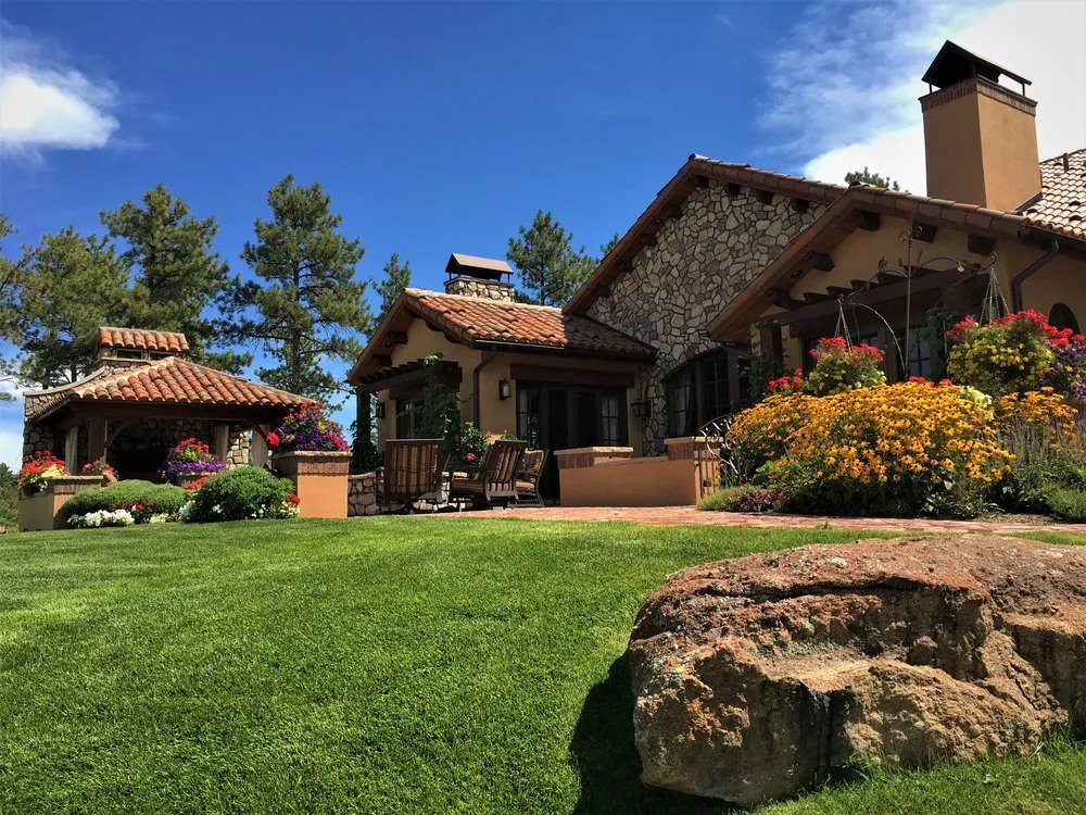 Top-rated garden landscaping for homes in Castle Rock, CO by Estatescape