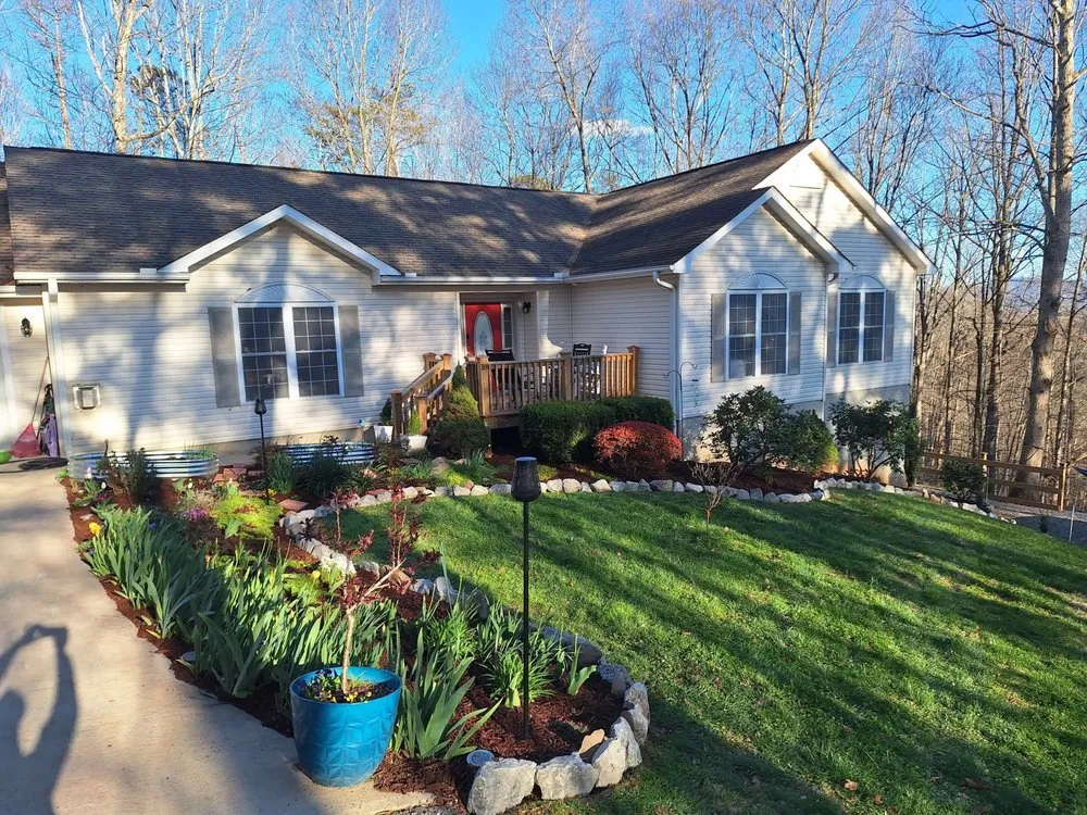 Custom lawn care service in Candler, NC - Esteban Landscaping Service