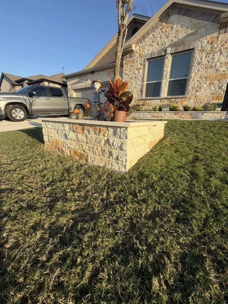 Professional lawn care service experts serving Dallas, TX - Estrada Fencing & Outdoor Living