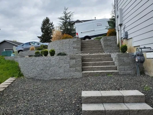 Estrada Landscaping & maintenance Logo