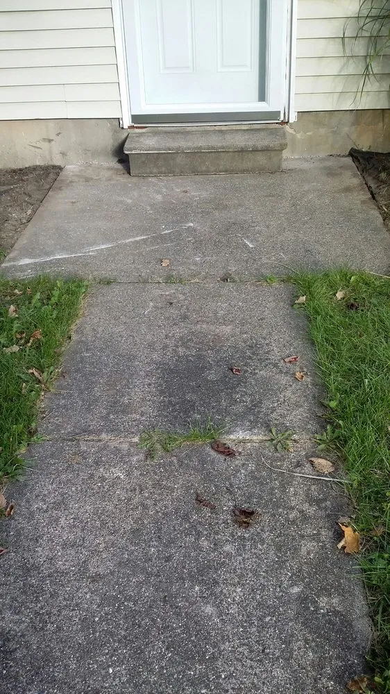 Affordable residential landscaping experts serving Lansing, MI - Estrada Services