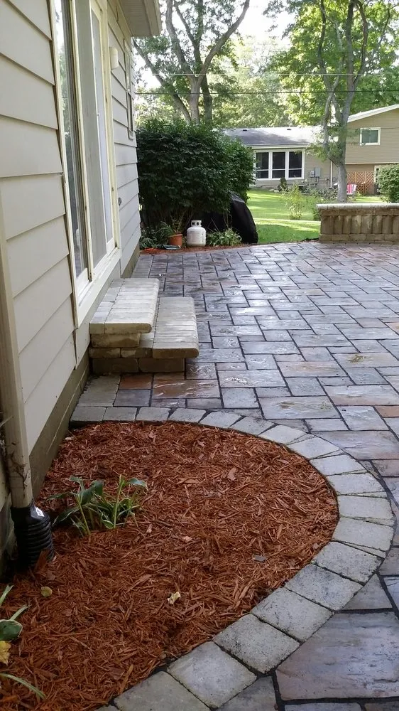 Expert outdoor landscaping experts serving Lansing, MI - Estrada Services
