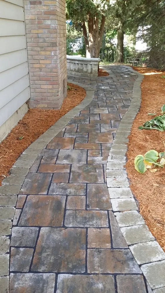 Affordable yard maintenance experts serving Lansing, MI - Estrada Services