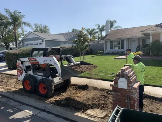 Estrada’s Landscaping Logo