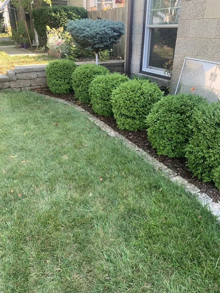 Affordable garden landscaping in Milwaukee, WI by Estradas Landscaping