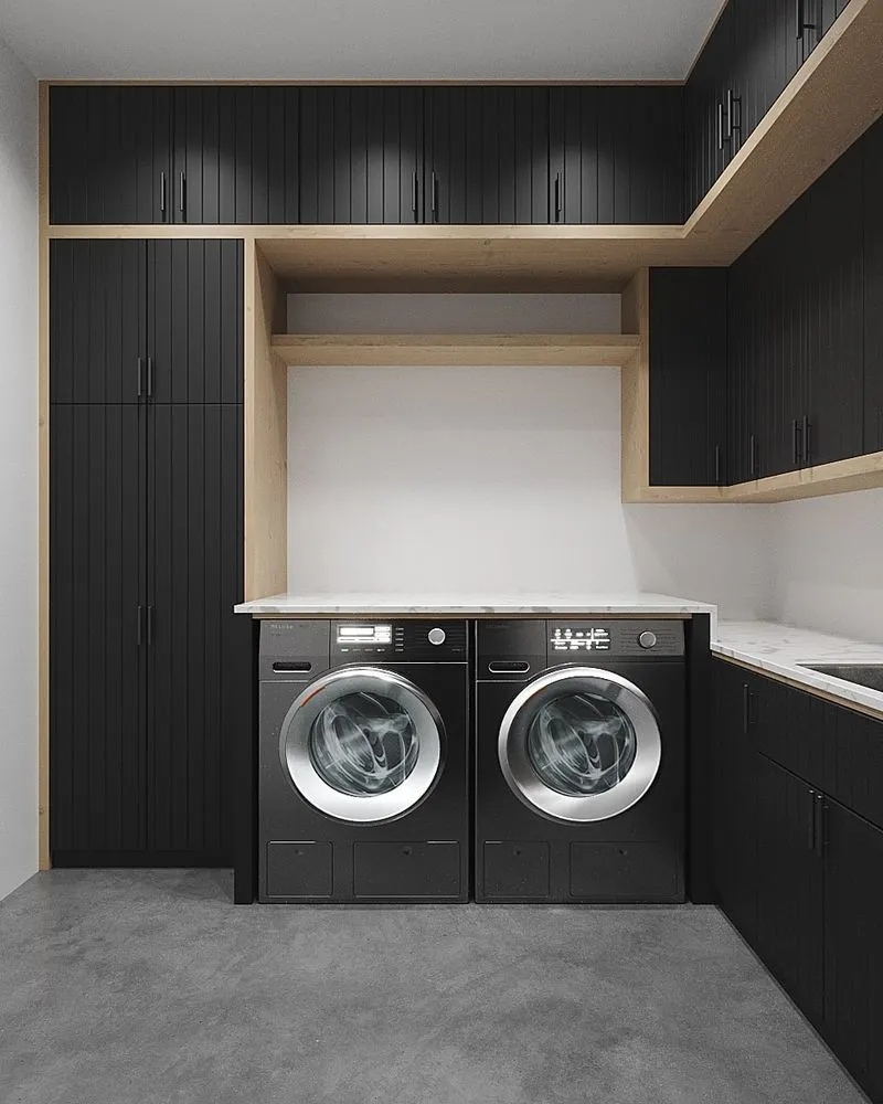 Custom lawn care service for year-round maintenance in Calabasas, CA by ET Construction