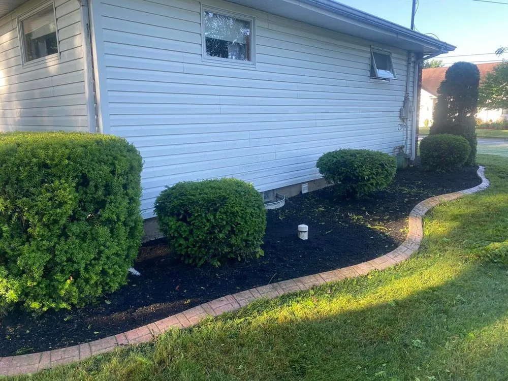Affordable yard maintenance for beautiful yards across Derry, PA - E.T. Services