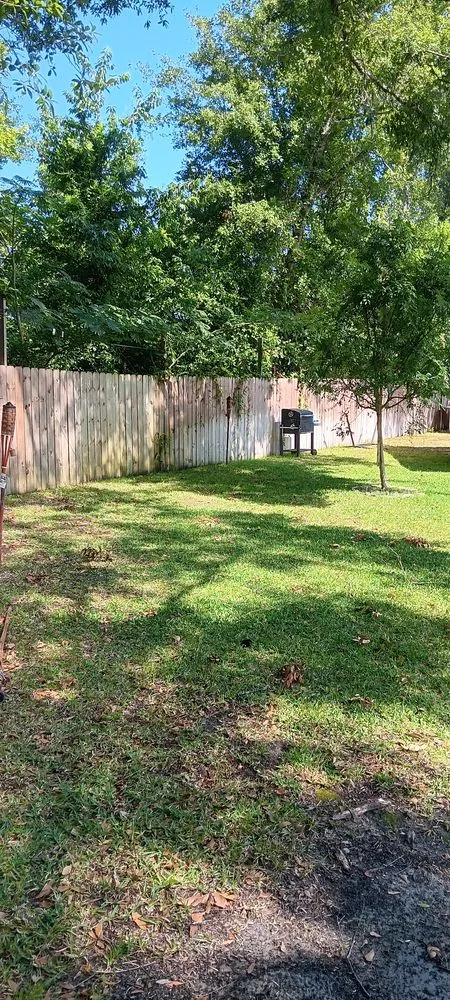 Top-rated yard cleanup service for homes in Glen Saint Mary, FL by Ethans Home Improvments And Lawn Service