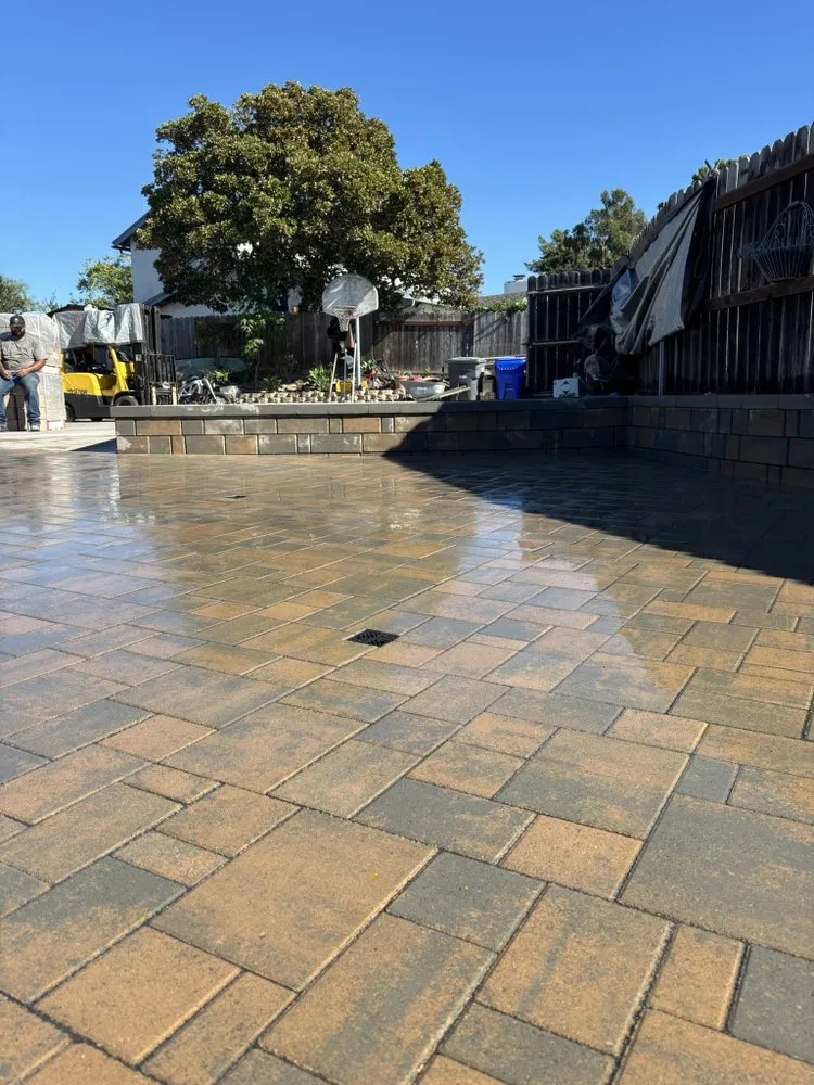 Expert lawn mowing service in Chula Vista, CA - ET's Earthscapes