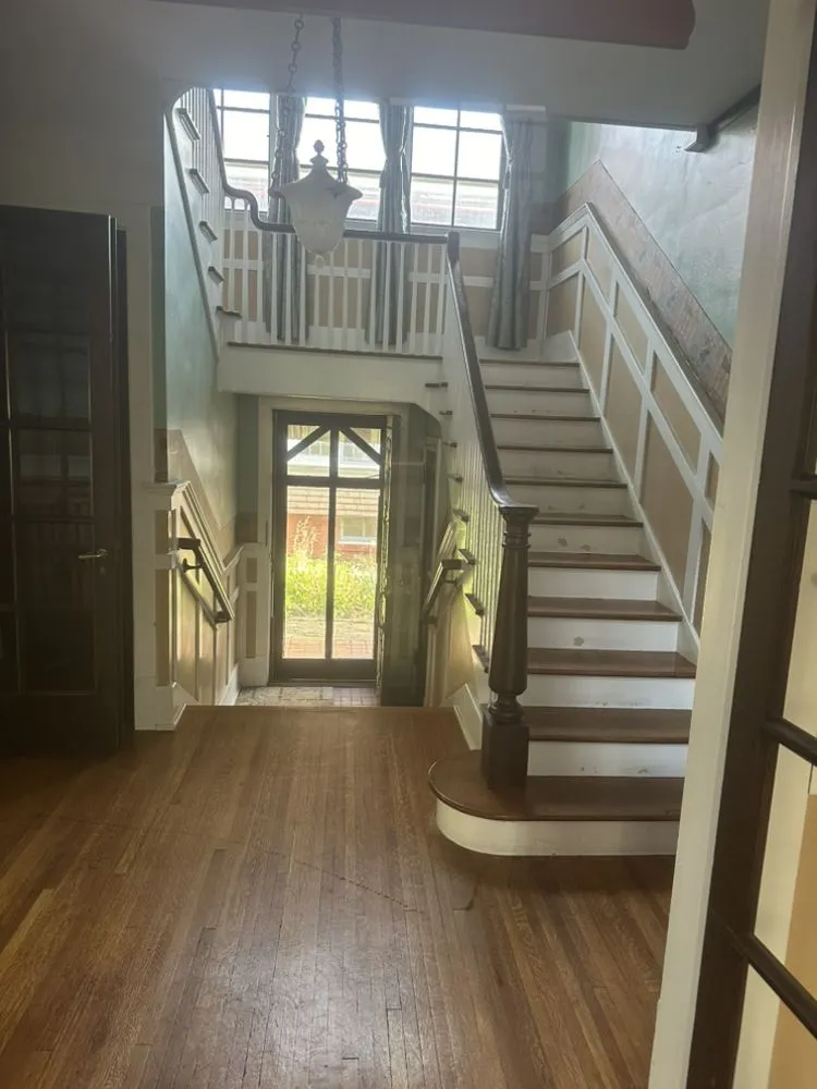 Professional yard cleanup service in Terre Haute, IN - Etta’s crew cleaning service