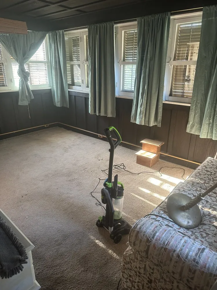 Expert garden landscaping in Terre Haute, IN - Etta’s crew cleaning service