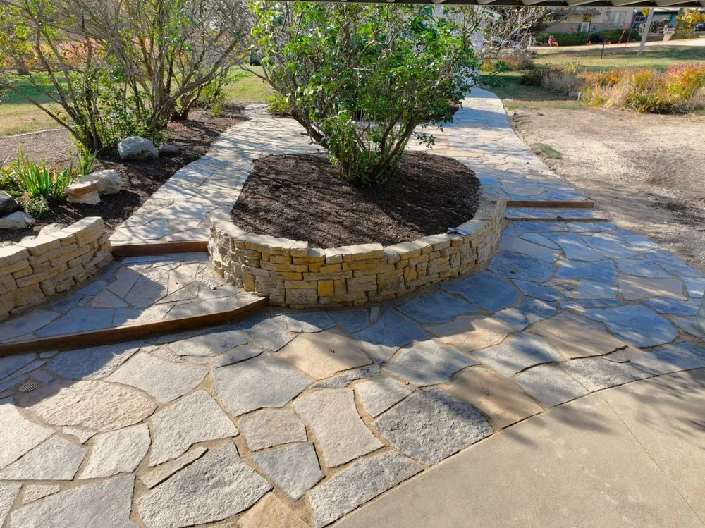 Custom outdoor landscaping in Anamosa, IA by Etten Greens