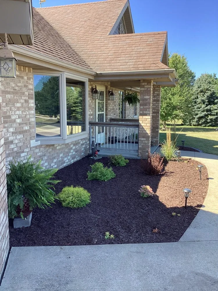 Expert landscaping services in Anamosa, IA by Etten Greens