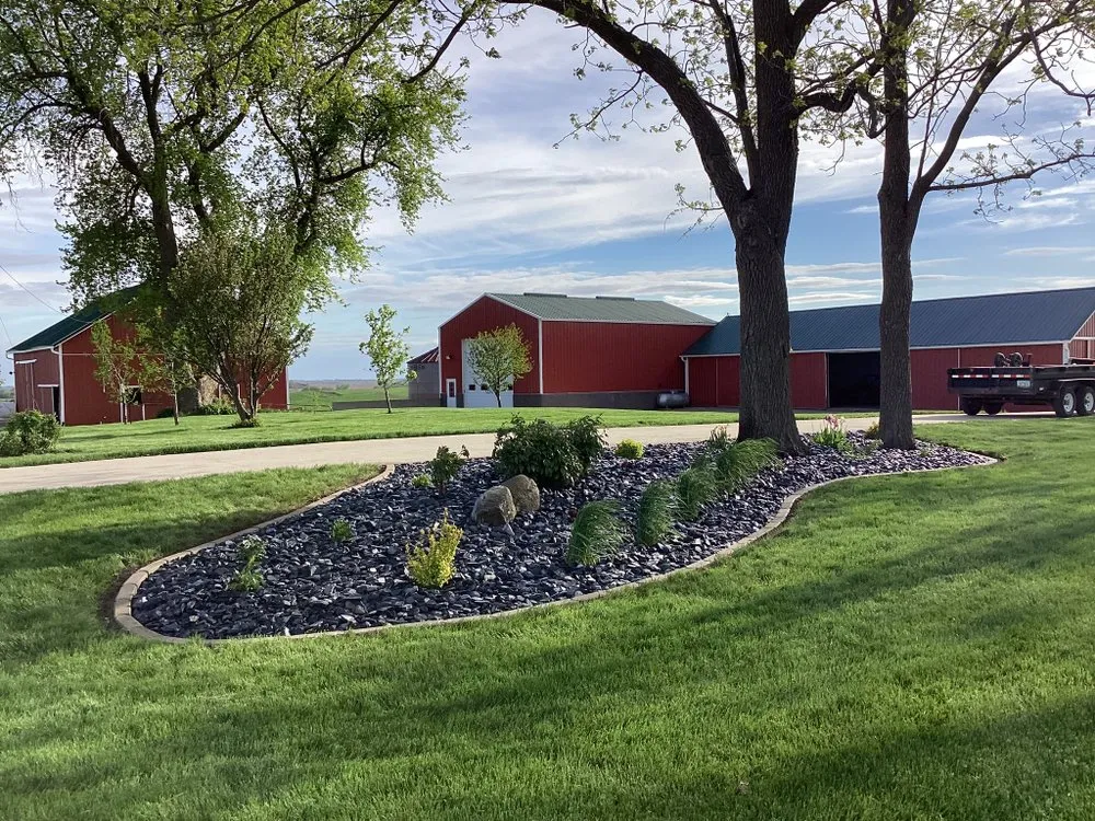 Local yard maintenance experts serving Anamosa, IA - Etten Greens