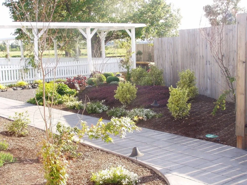 Custom lawn mowing service for residential properties across Eugene, OR - Eugene Landscape & Irrigation