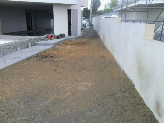 Ev Construction And Landscaping Logo