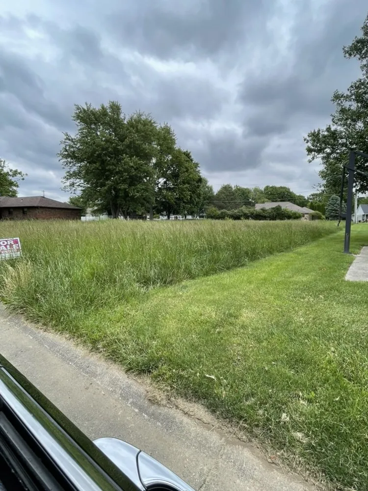 Expert yard maintenance experts serving Anderson, IN - Evans Lawn Care