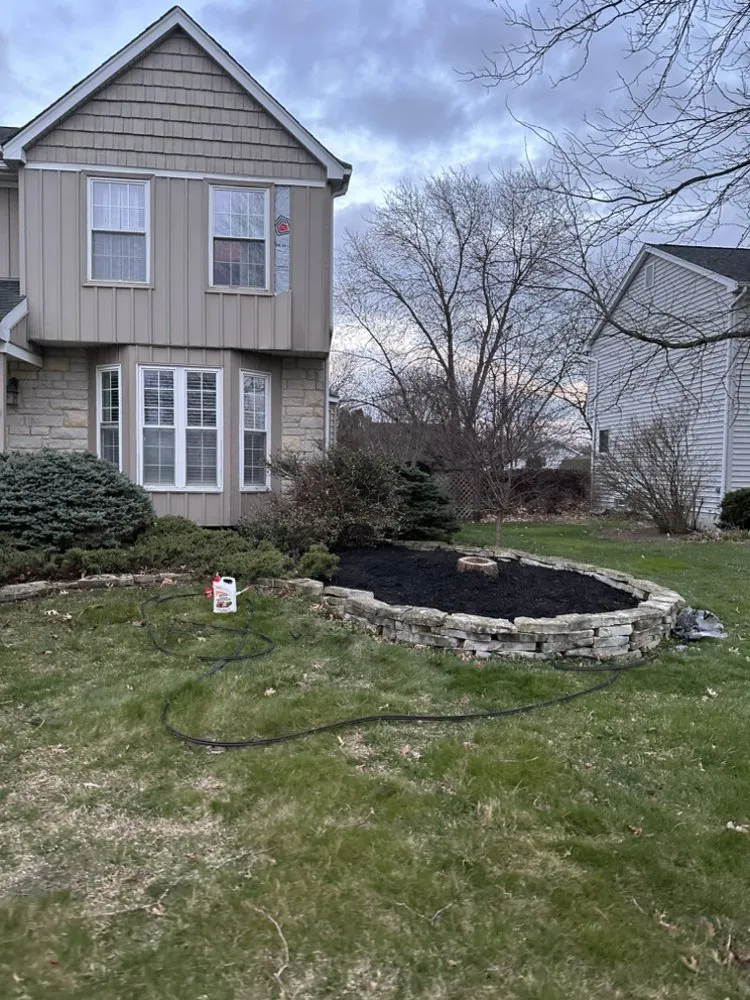 Custom lawn mowing service experts serving Dublin, OH - Evans Lawn Care