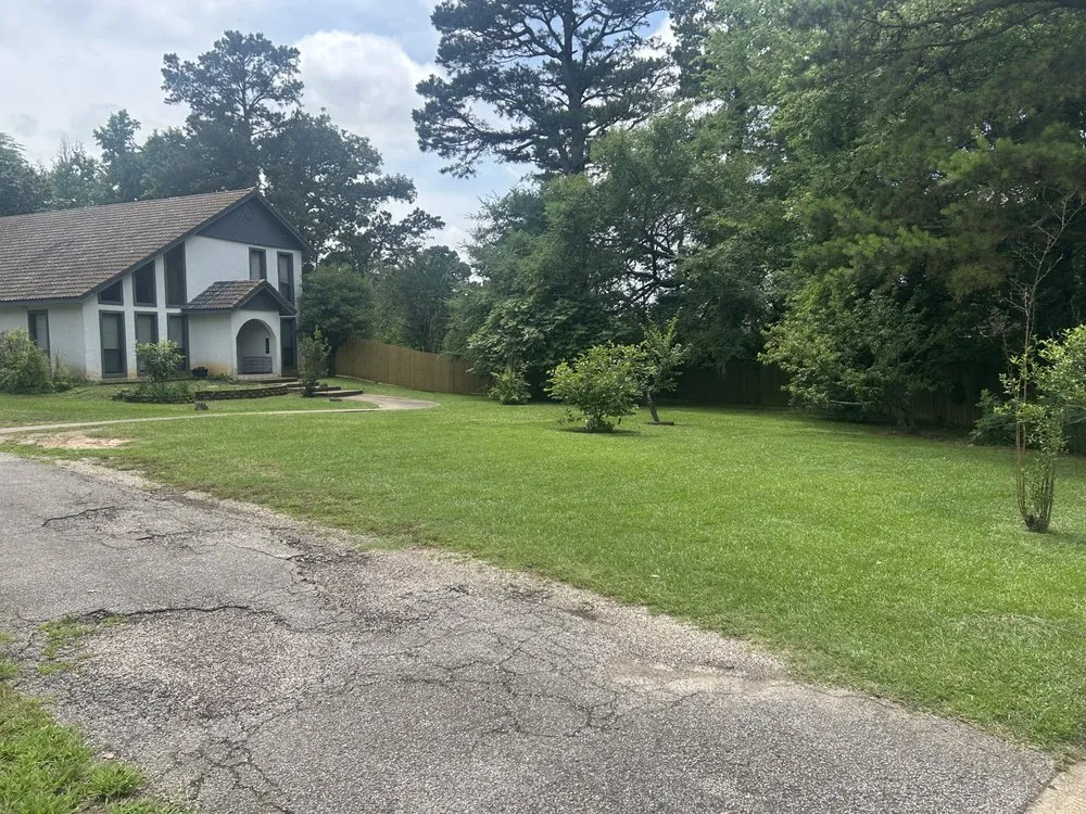 Local yard cleanup service in Longview, TX - Evans lawn care