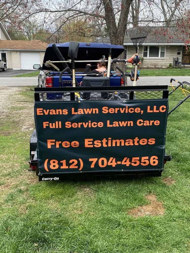 Professional garden landscaping in New Albany, IN by Evans Lawn Service