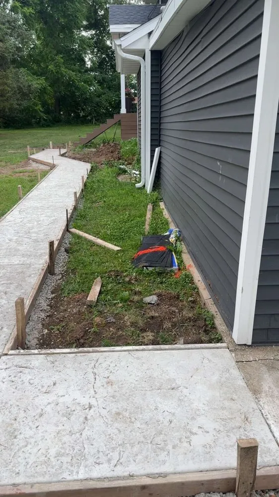 Top-rated yard cleanup service for homes in New Albany, IN by Evans Outdoor Services