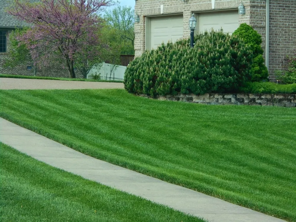 Reliable garden landscaping for homes in Evansville, IN by Evansville Lawn & Landscape