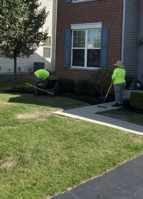 Local yard cleanup service in Elgin, IL - Evaristo Landscape Services