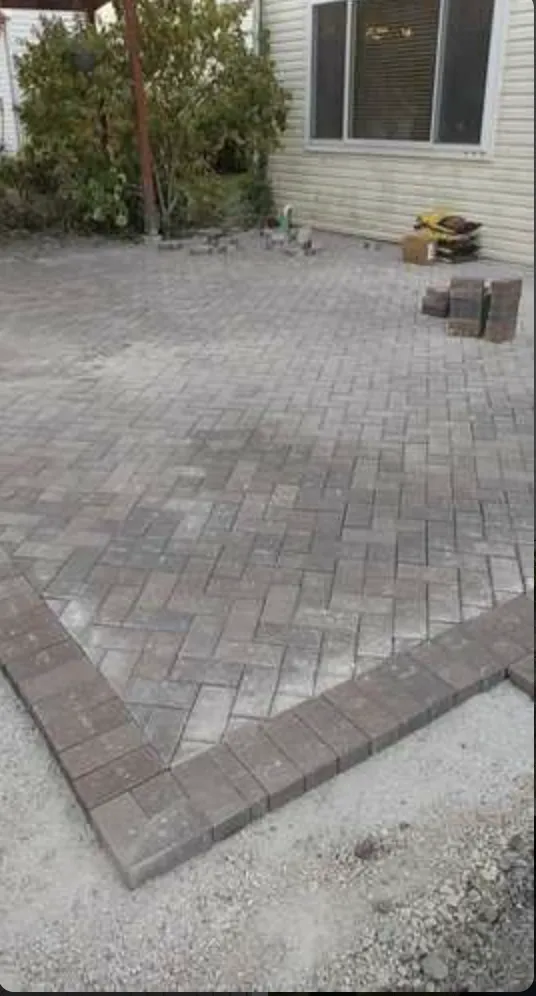 Expert residential landscaping in Waukegan, IL by Evelyn & Natte's Hardscapes