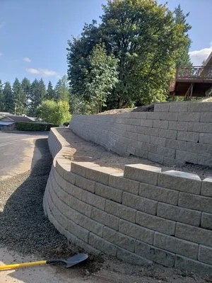 Everest Landscaping Services Logo