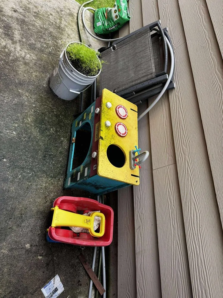 Affordable yard maintenance for homes in Everett, WA by Everett Hauling & Services