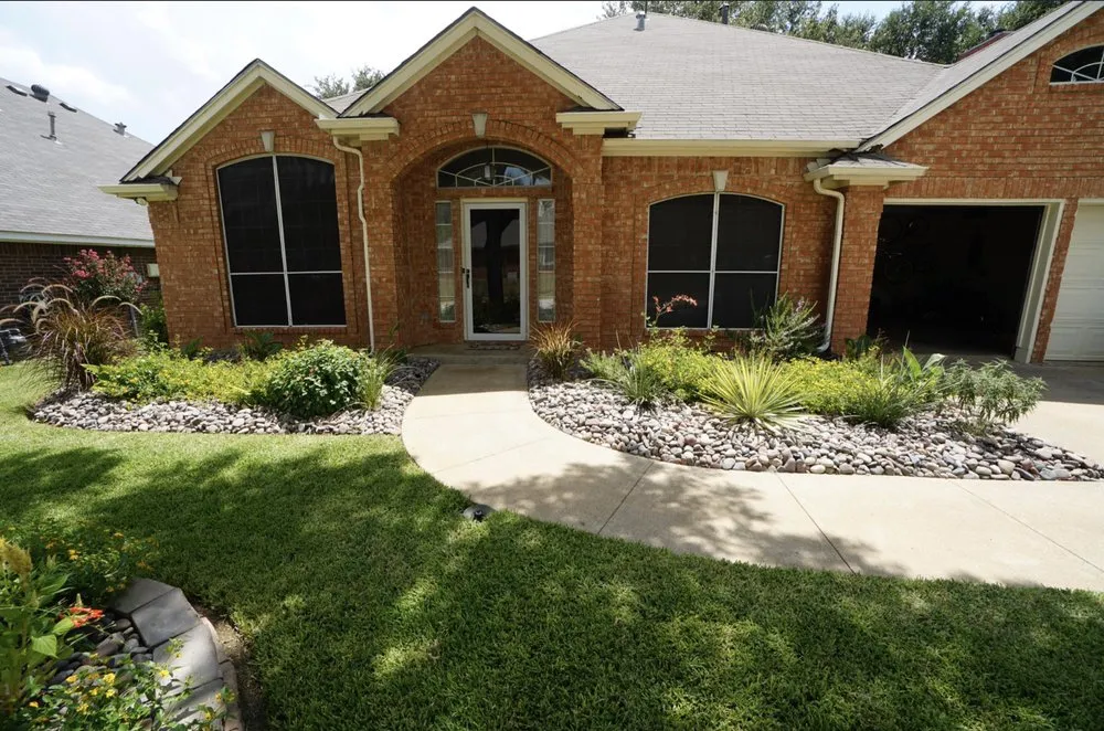 Expert yard cleanup service in Grapevine, TX by Everett Landscaping