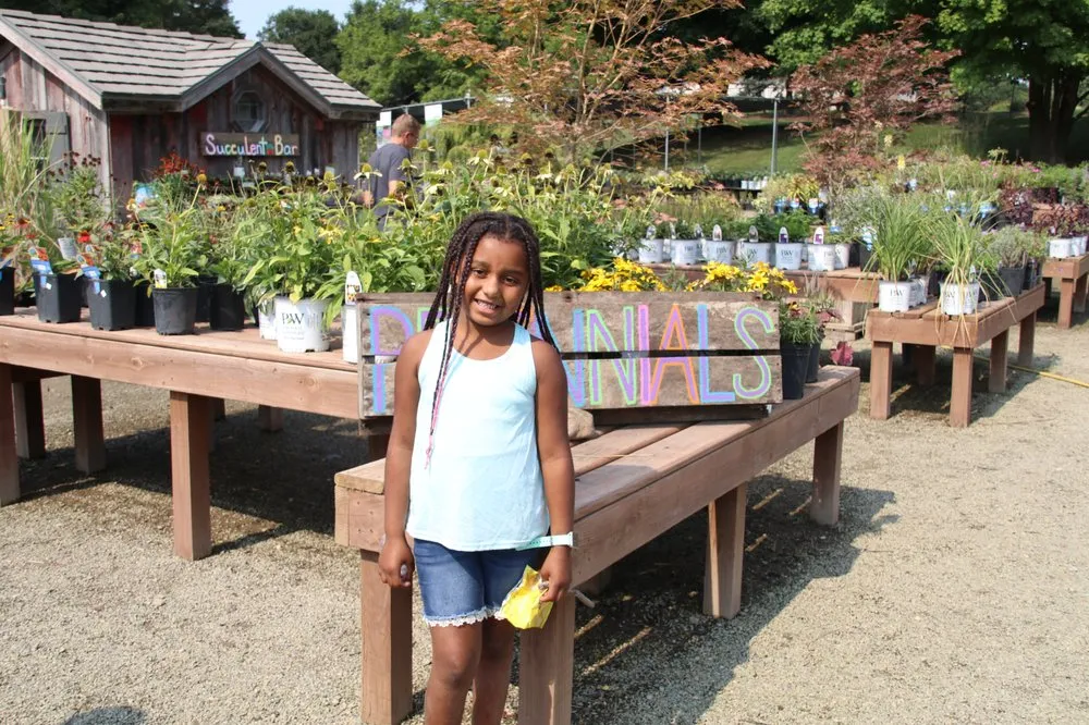 Expert lawn mowing service in Byron Center, MI - Everett's Gardens