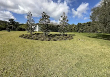 Expert landscaping services for residential properties in Davie, FL by Everglades Lawn and Landscaping
