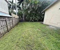 Top-rated lawn mowing service in Davie, FL by Everglades Lawn and Landscaping