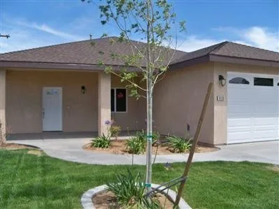 Custom residential landscaping in Ridgecrest, CA - Evergreen Construction