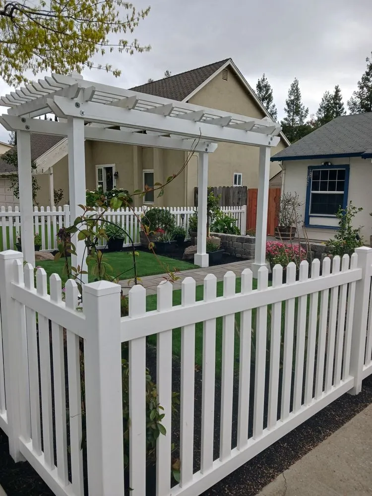Affordable yard cleanup service for year-round maintenance across Antioch, CA - Evergreen Garden Company