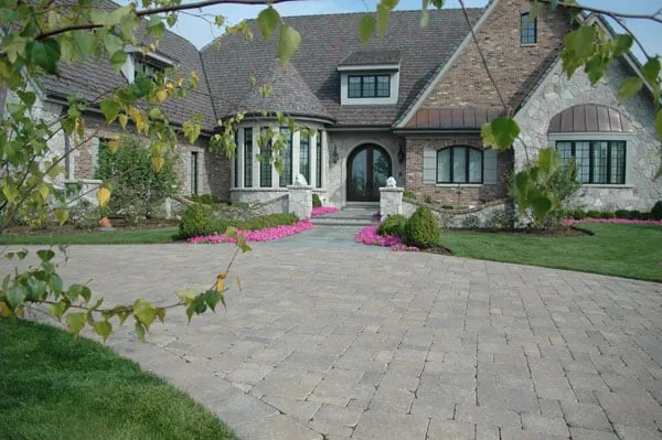 Expert yard maintenance in Hampshire, IL - Evergreen Landscape Associates LLC