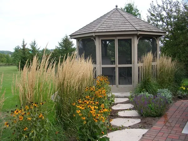 Expert residential landscaping experts serving Hampshire, IL - Evergreen Landscape Associates LLC