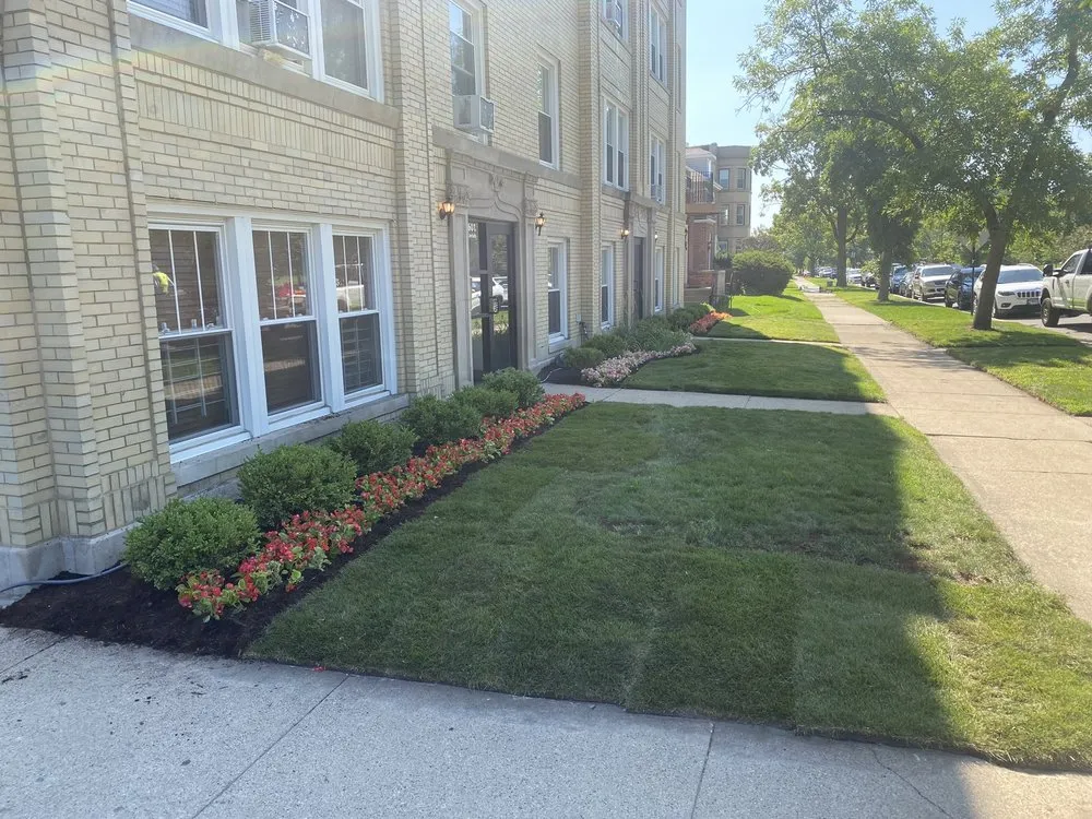 Custom garden landscaping in Chicago, IL by Evergreen Landscapes