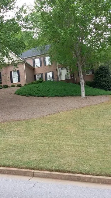 Custom garden landscaping in Suwanee, GA - Evergreen Landscaping