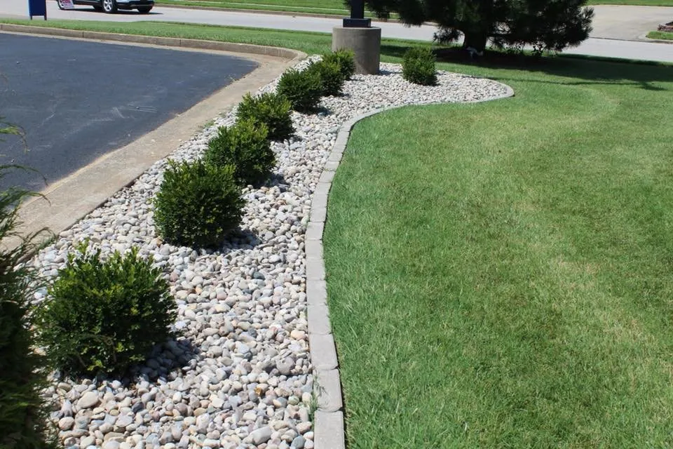 Trusted yard maintenance in Owensboro, KY by Evergreen Lawn Care
