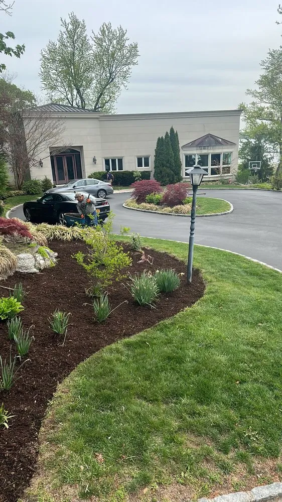 Expert lawn care service experts serving Westbury, NY - Evergreen Lawn Care Service