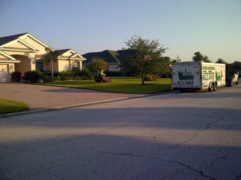 Top-rated lawn mowing service experts serving Bradenton, FL - Evergreen Lawn Service