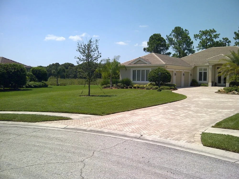 Reliable landscaping services experts serving Bradenton, FL - Evergreen Lawn Service