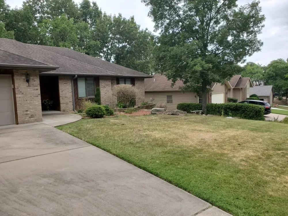 Affordable landscape installation in Kimberling City, MO - Evergreen Lawns