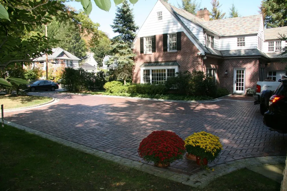 Expert lawn care service in Katonah, NY - Evergreen Nurseries & Florist