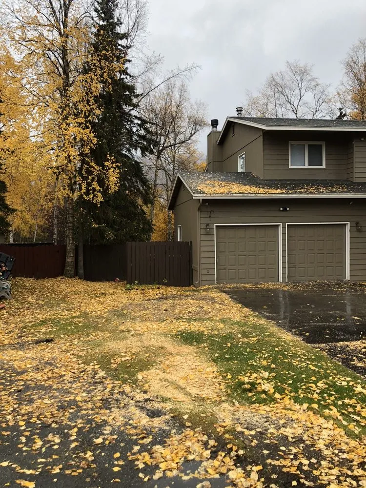 Custom yard maintenance in Hot Springs, AR by Evergreen Tree Services